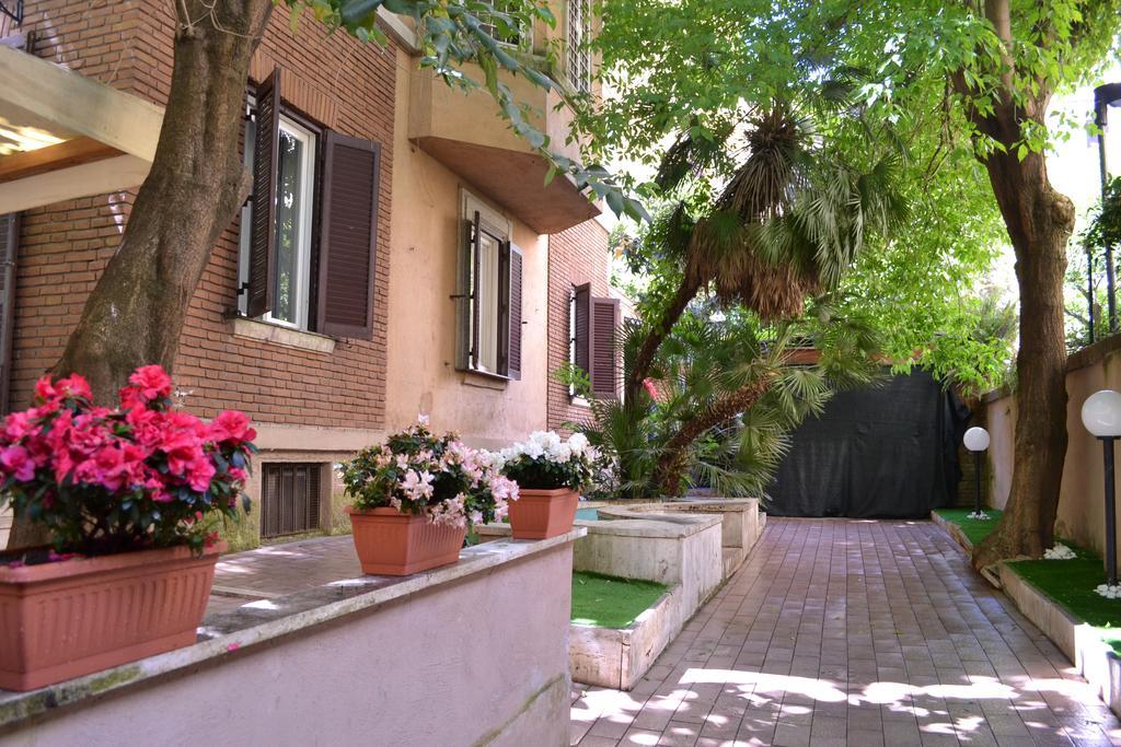 Tiburtina House Hotel Рим Екстериор снимка