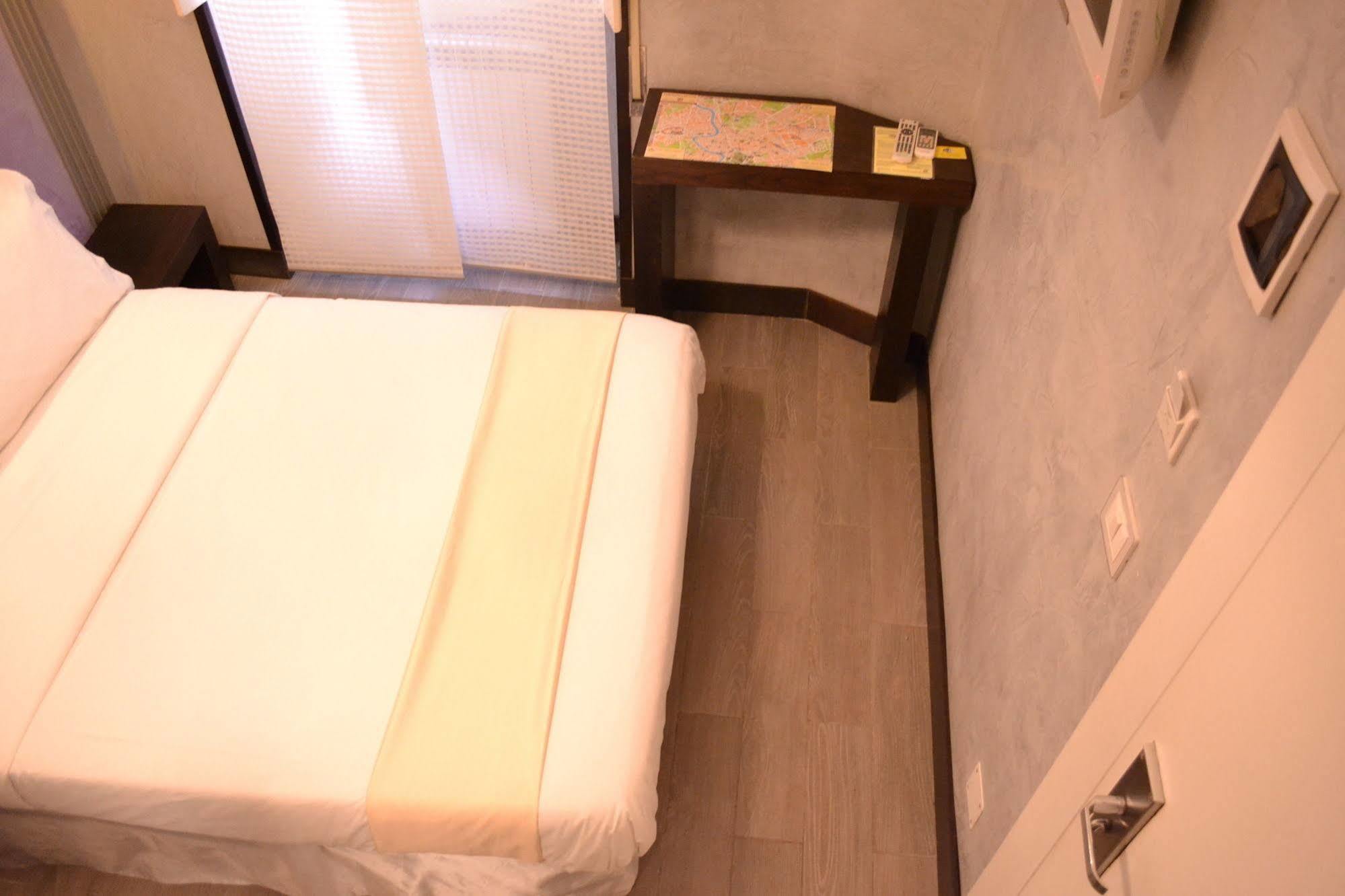 Tiburtina House Hotel Рим Екстериор снимка
